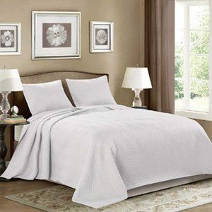 3 Piece White Queen Quilt & Sham Set, NWT